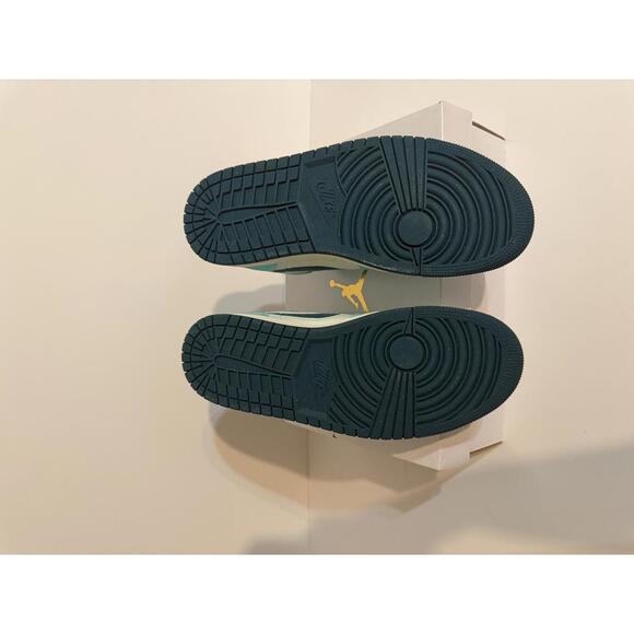 Jordan 1 Mid SE Chenille Bleached Turquoise Teal Aqua Womens 9.5 NWT Box - Picture 4 of 12